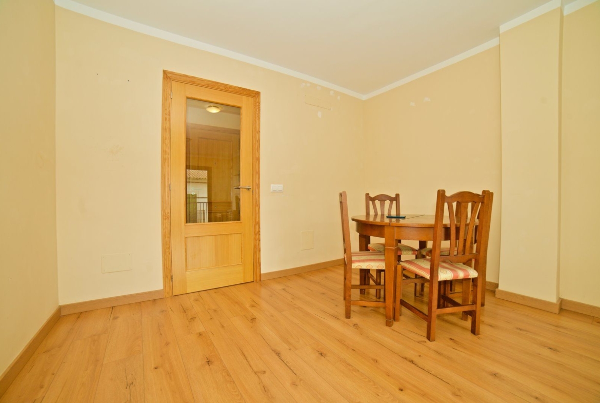 Piso luminoso de 3 habitaciones en venta en Campos, Mallorca