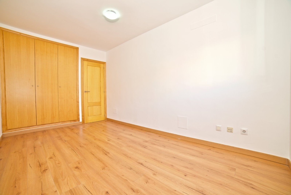 Unmöblierte 3-Zimmer-Wohnung zur Miete mit Aufzug im Zentrum von Campos