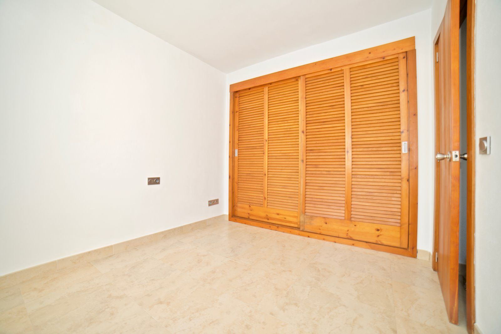 1-1185-Villasyfincasmallorca.jpg Apartamento en primera línea de mar en Colonia de Sant Jordi