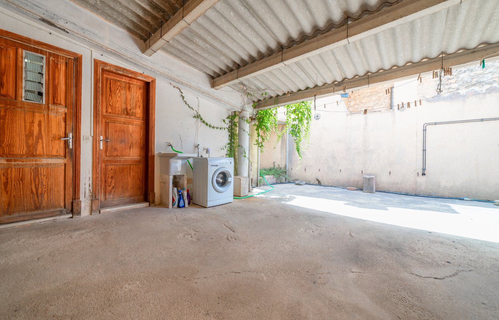 1-1201-Villasyfincasmallorca.jpg Casa de pueblo en Es Llombards con patio y terraza | 278 m²