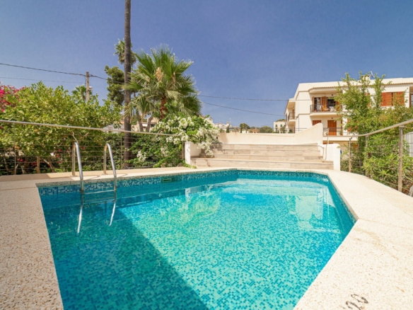 Chalet independiente con piscina y jardín en Portopetro