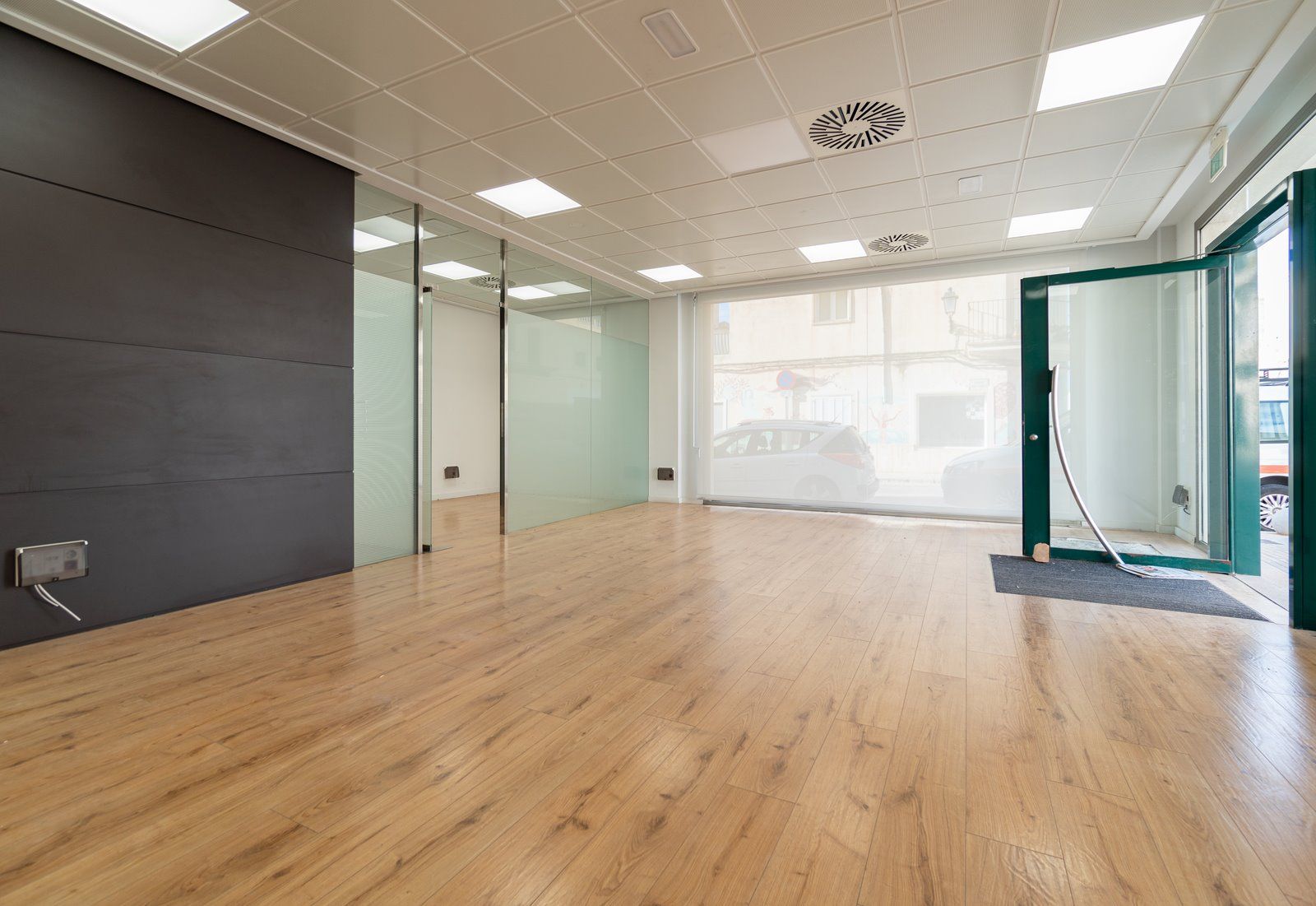 1-1242-B-Villasyfincasmallorca.jpg Corner Commercial Space for Rent in Central Ses Salines