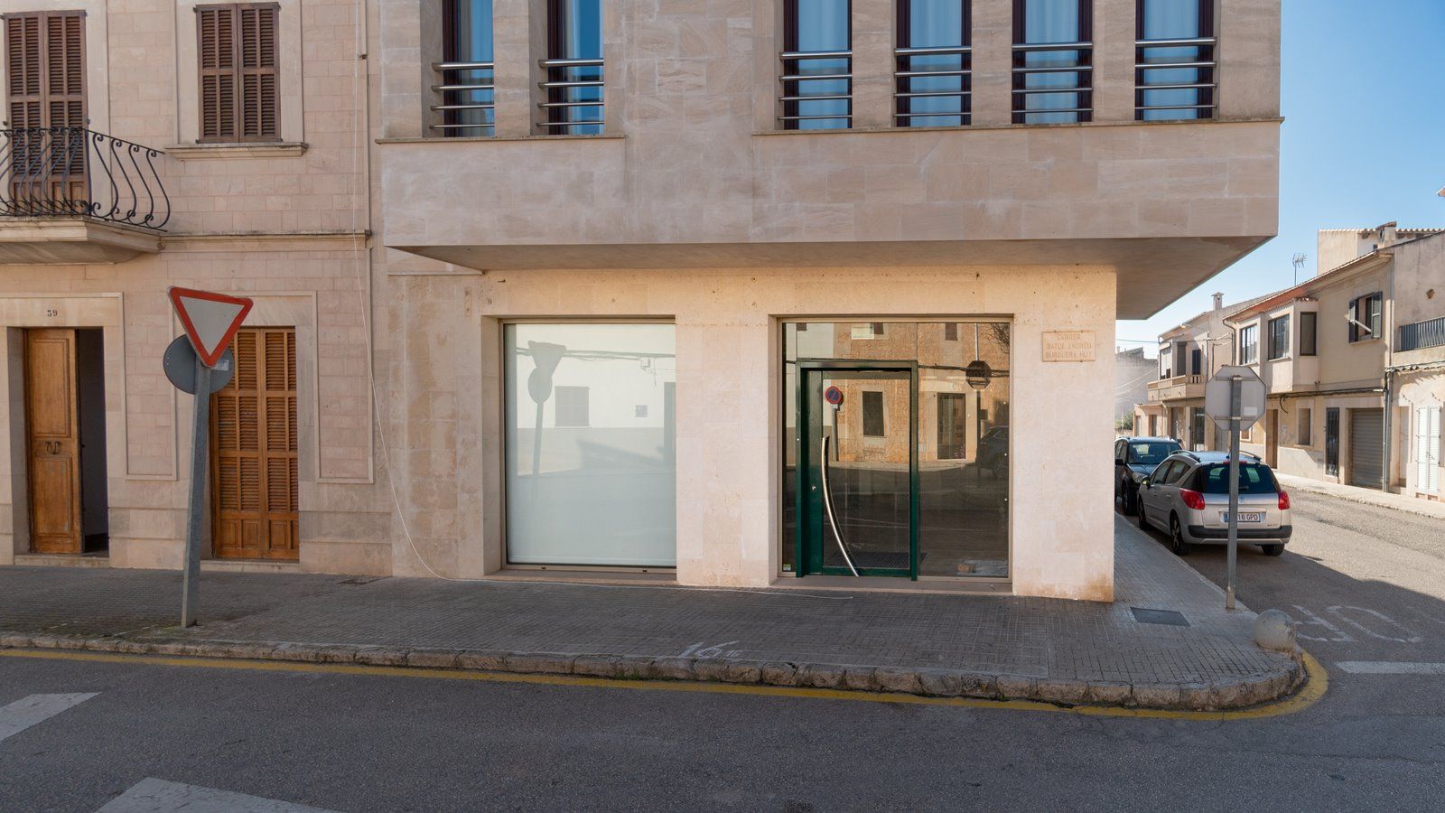 1-1242-Villasyfincasmallorca.jpg Local comercial en esquina en el centro de Ses Salines