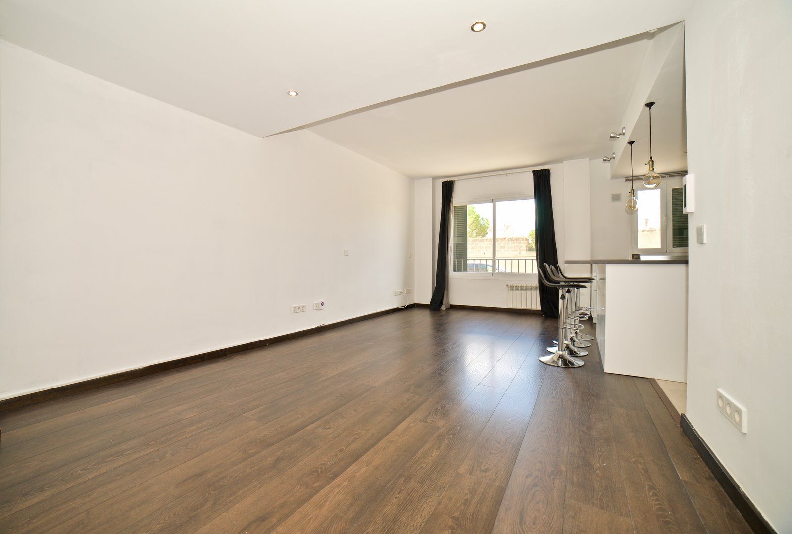 1-2011-Villasyfincasmallorca.jpg Planta baja con terraza y piscina comunitaria en Campos