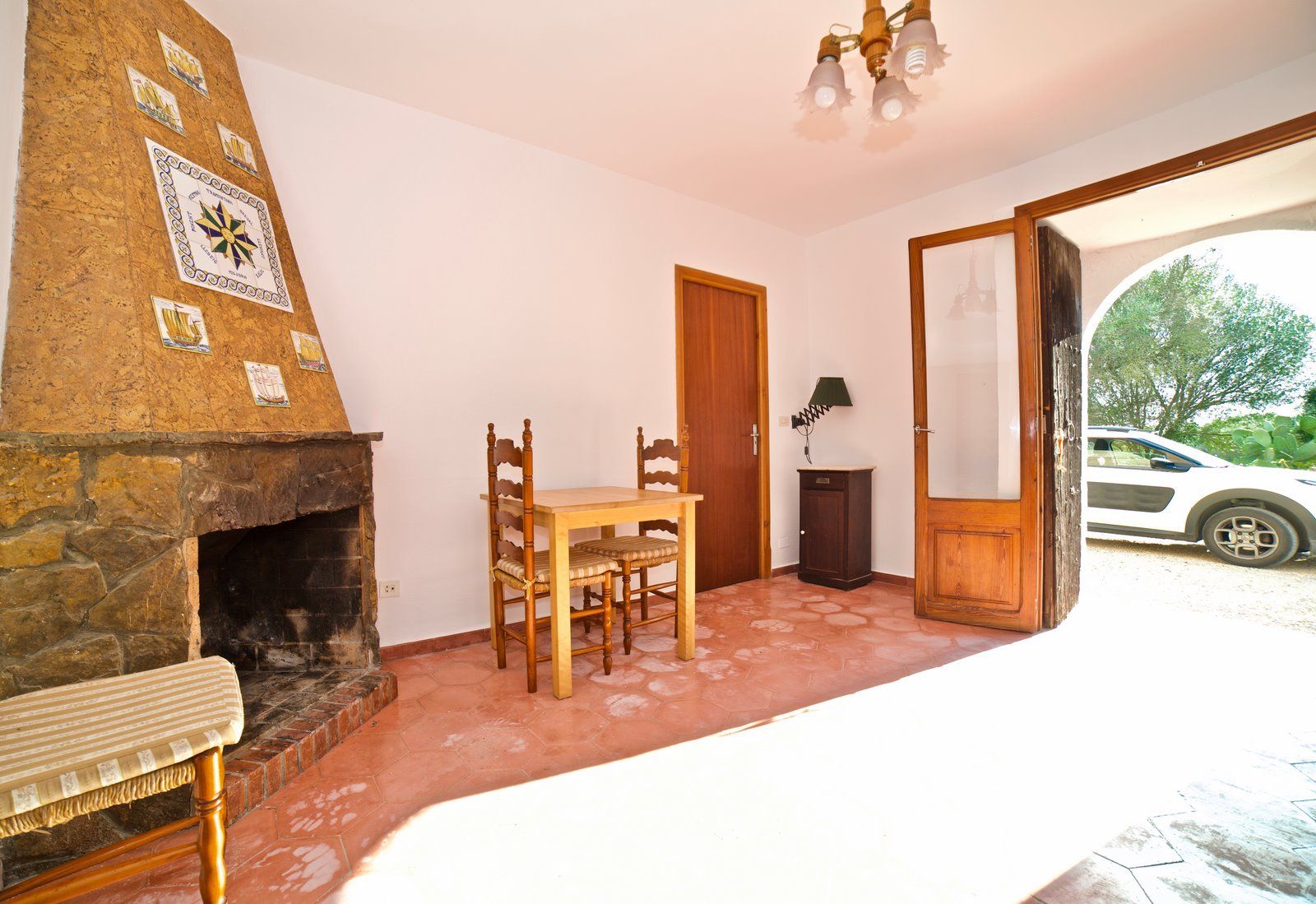 1-2025-Villasyfincasmallorca.jpg Casa con amplio jardín en alquiler en Ses Salines