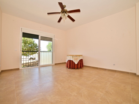 Planta baja con terraza, parking y trastero en Campos