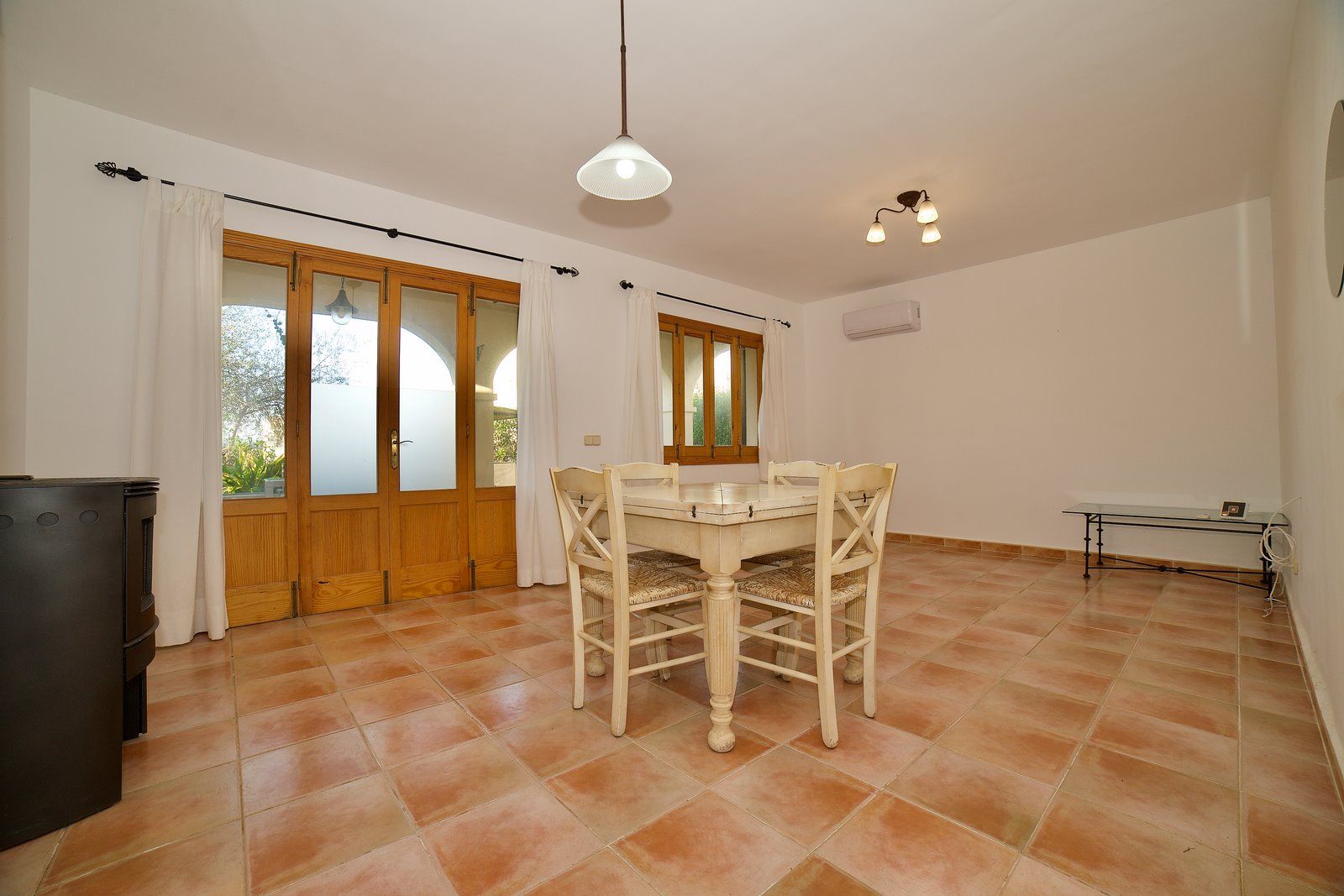 Chalet with Private Pool for Rent in Cala Anguila, Mallorca