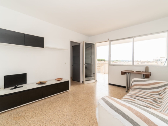Piso con terraza y vistas al mar en Colonia de Sant Jordi