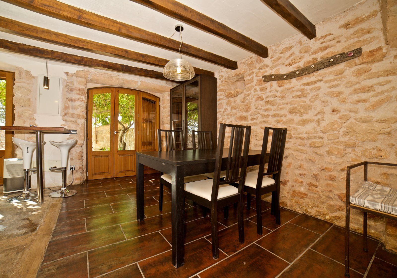1-909-Villasyfincasmallorca.jpg Casa de campo en alquiler en Santanyí – molino restaurado con gran parcela