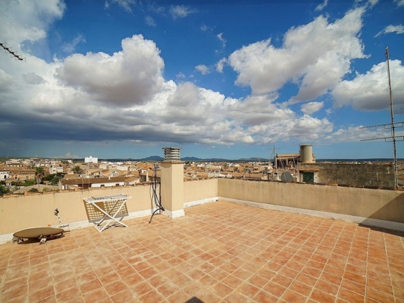 Ático en Campos con gran terraza superior y vistas a la montaña