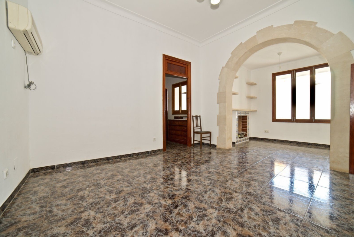 Renoviertes Stadthaus zur Miete in Ses Salines: 150 m² mit Patio