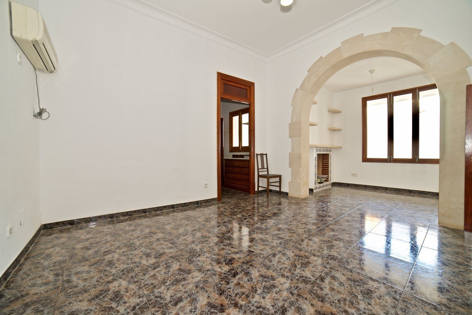 1-Villasyfincasmallorca-17.jpg Renoviertes Stadthaus zur Miete in Ses Salines: 150 m² mit Patio