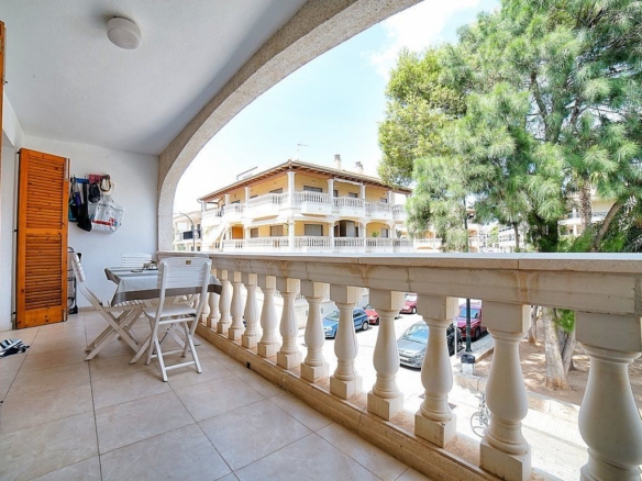Piso con terraza junto al puerto en Colonia de Sant Jordi