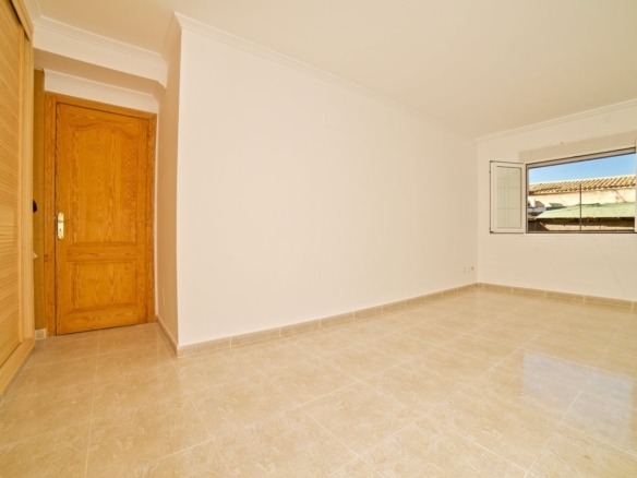 Piso en venta en Campos con gran terraza y 3 habitaciones