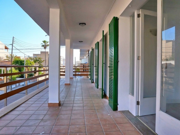 Piso reformado con gran terraza en Colonia de Sant Jordi