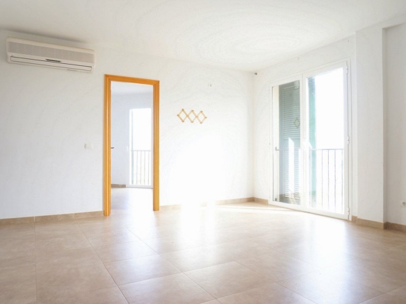 Piso en alquiler en Campos con garaje, 3 habitaciones y luz natural