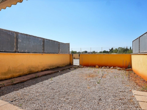 Planta baja con gran terraza en el centro de Campos