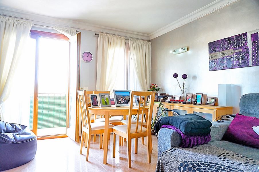 Piso exterior luminoso con balcón en venta en Llucmajor