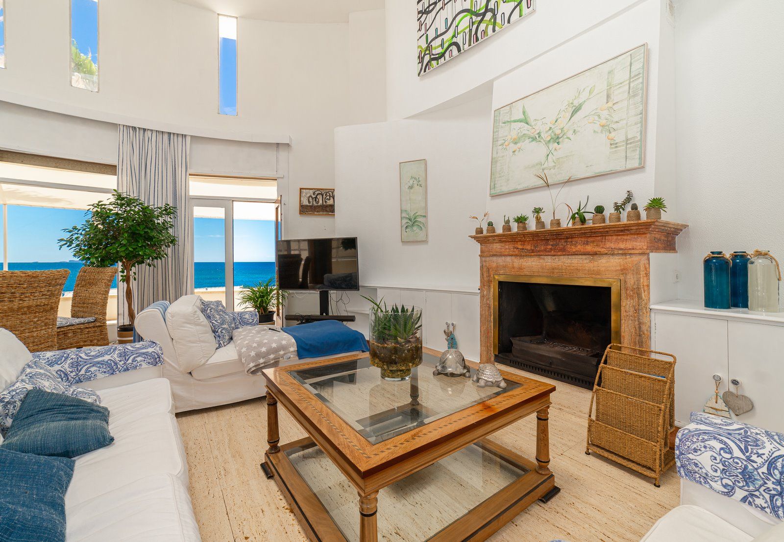 10-1031-Villasyfincasmallorca.jpg Villa en primera línea de mar en Sa Rápita, Campos
