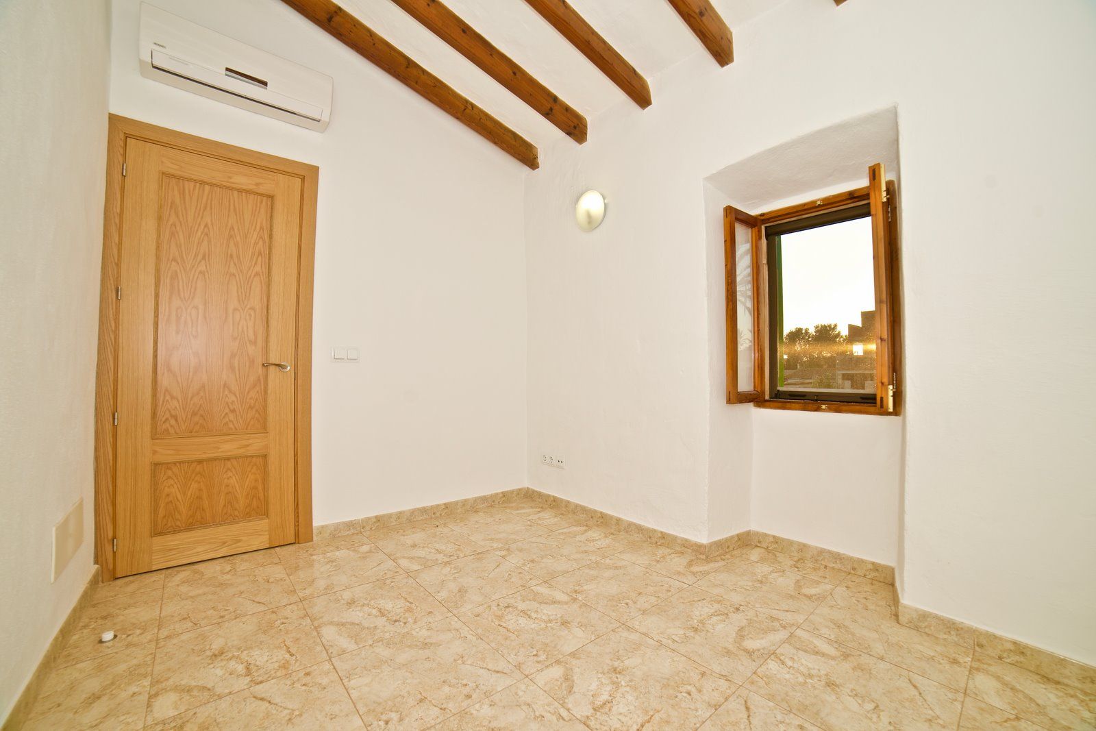 10-1177-Villasyfincasmallorca.jpg Renovated Village House with Garden & Garage in Santanyí