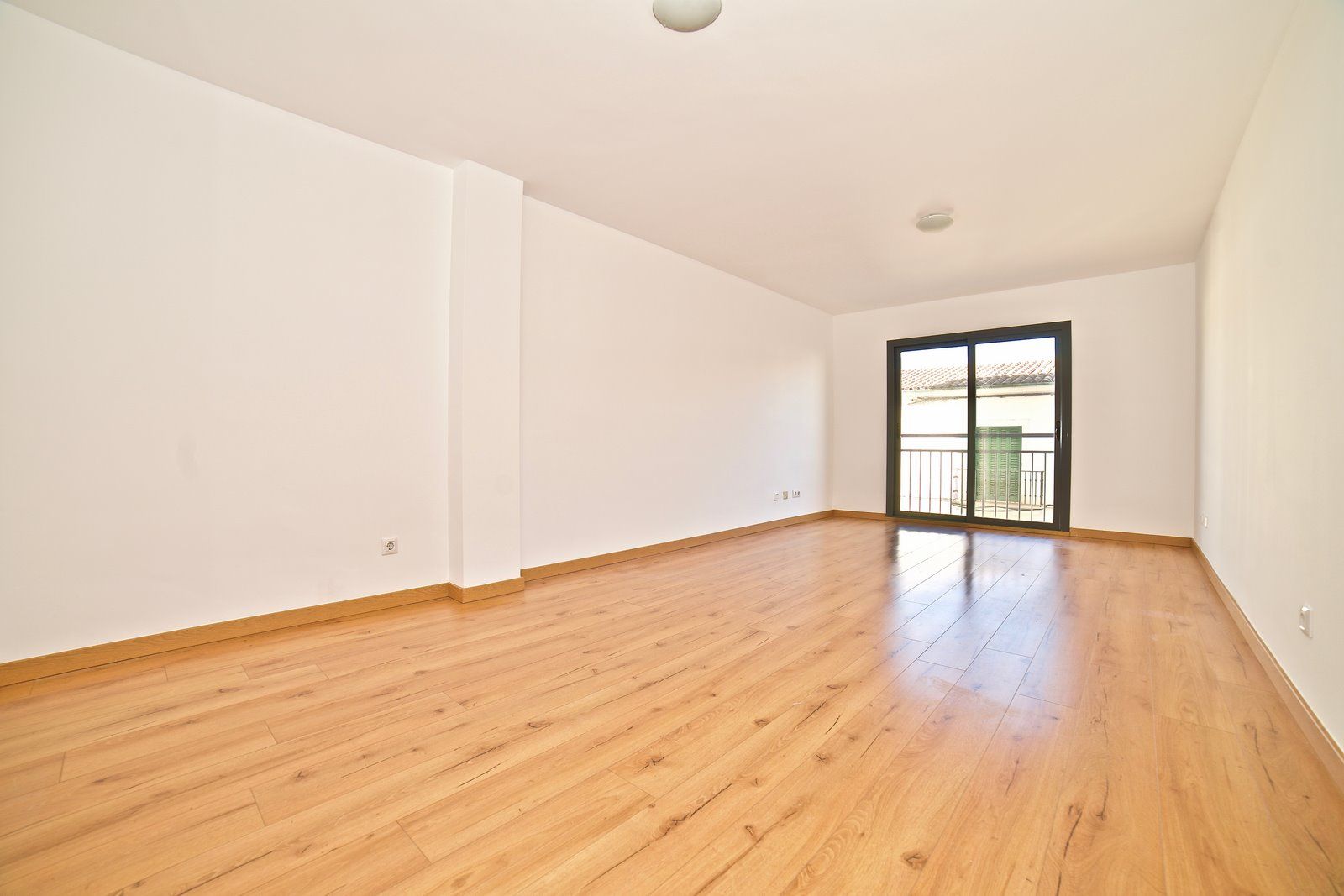 10-1183-Villasyfincasmallorca.jpg Unmöblierte 3-Zimmer-Wohnung zur Miete mit Aufzug im Zentrum von Campos