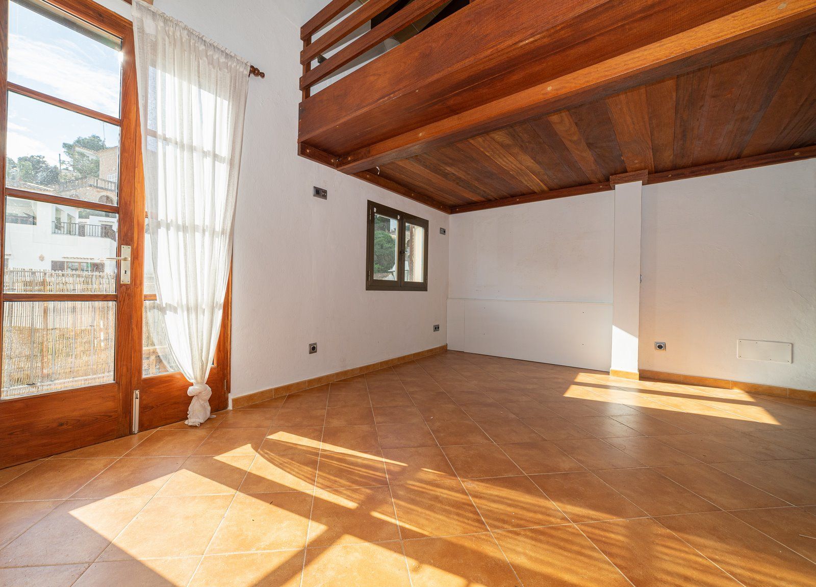 10-1237-Villasyfincasmallorca.jpg Alquiler junto al mar en Cala Figuera: loft rústico con terraza y vistas