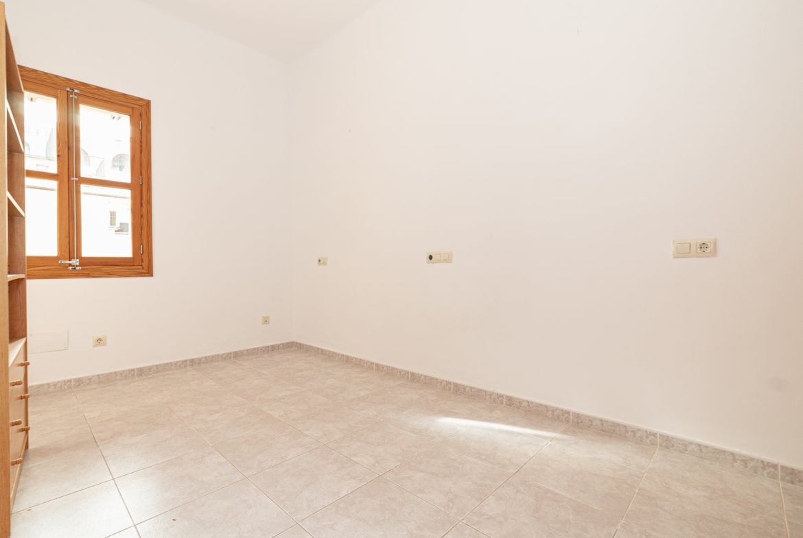 Planta baja reformada con patio en Ses Salines
