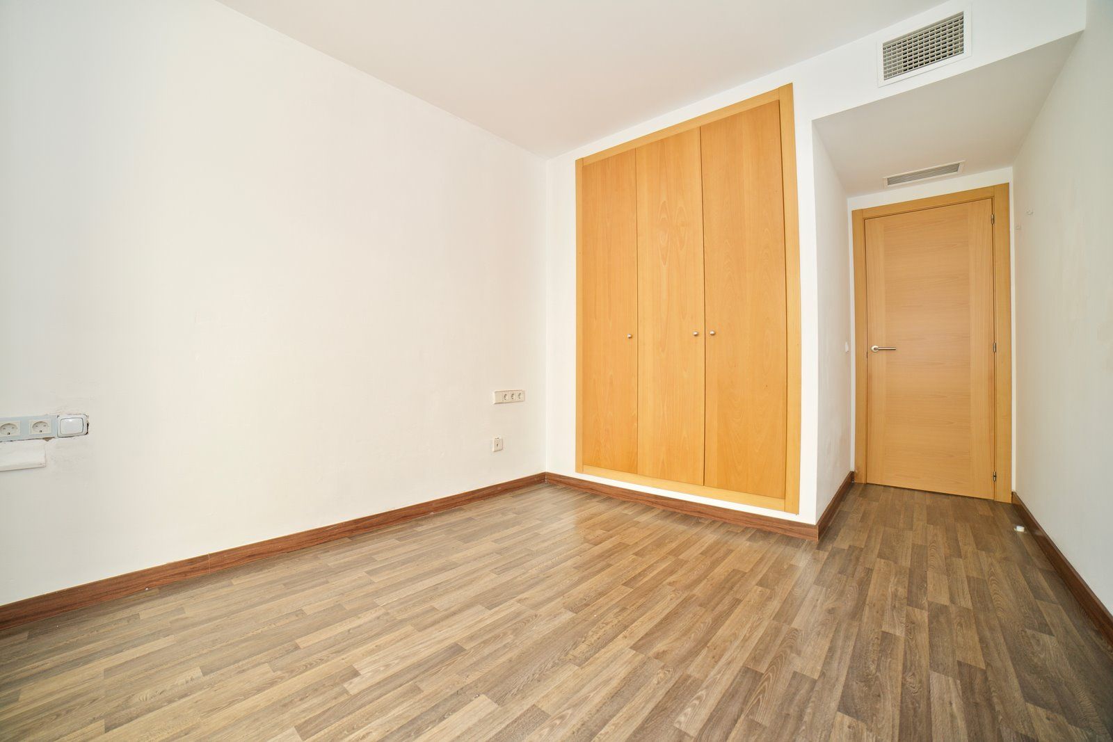10-2011-Villasyfincasmallorca.jpg Planta baja con terraza y piscina comunitaria en Campos