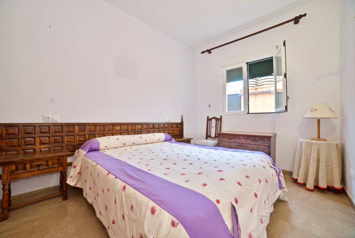 Planta baja con terraza, parking y trastero en Campos