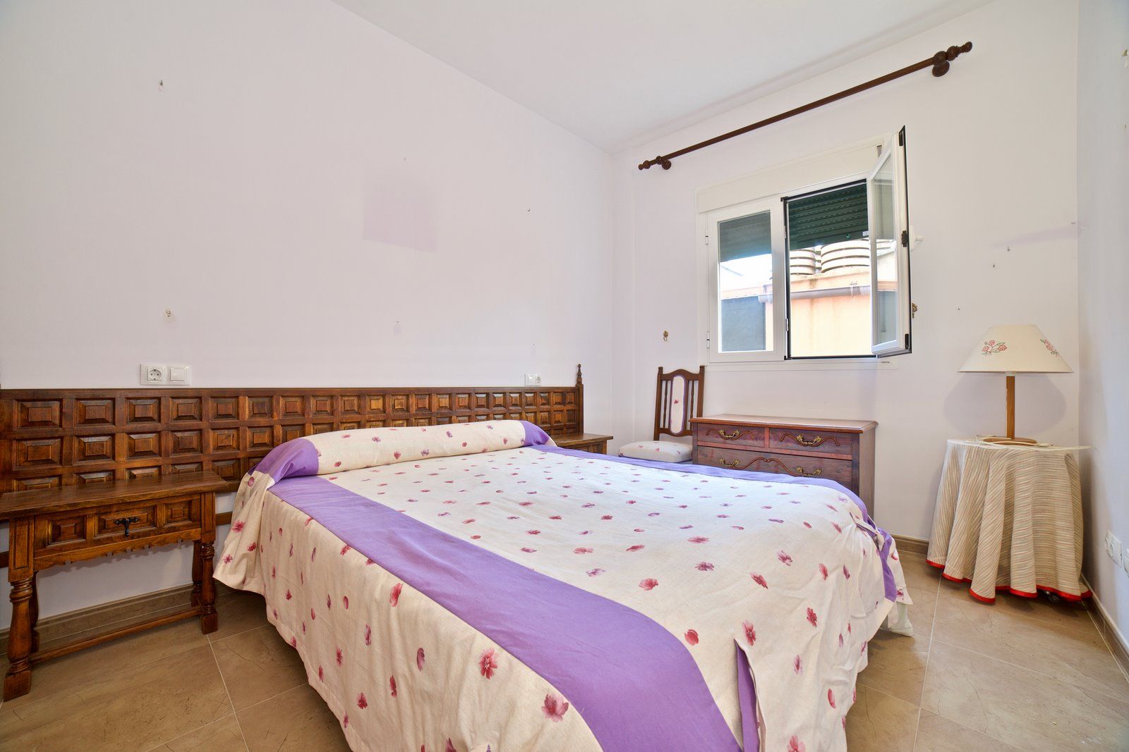 Planta baja con terraza, parking y trastero en Campos