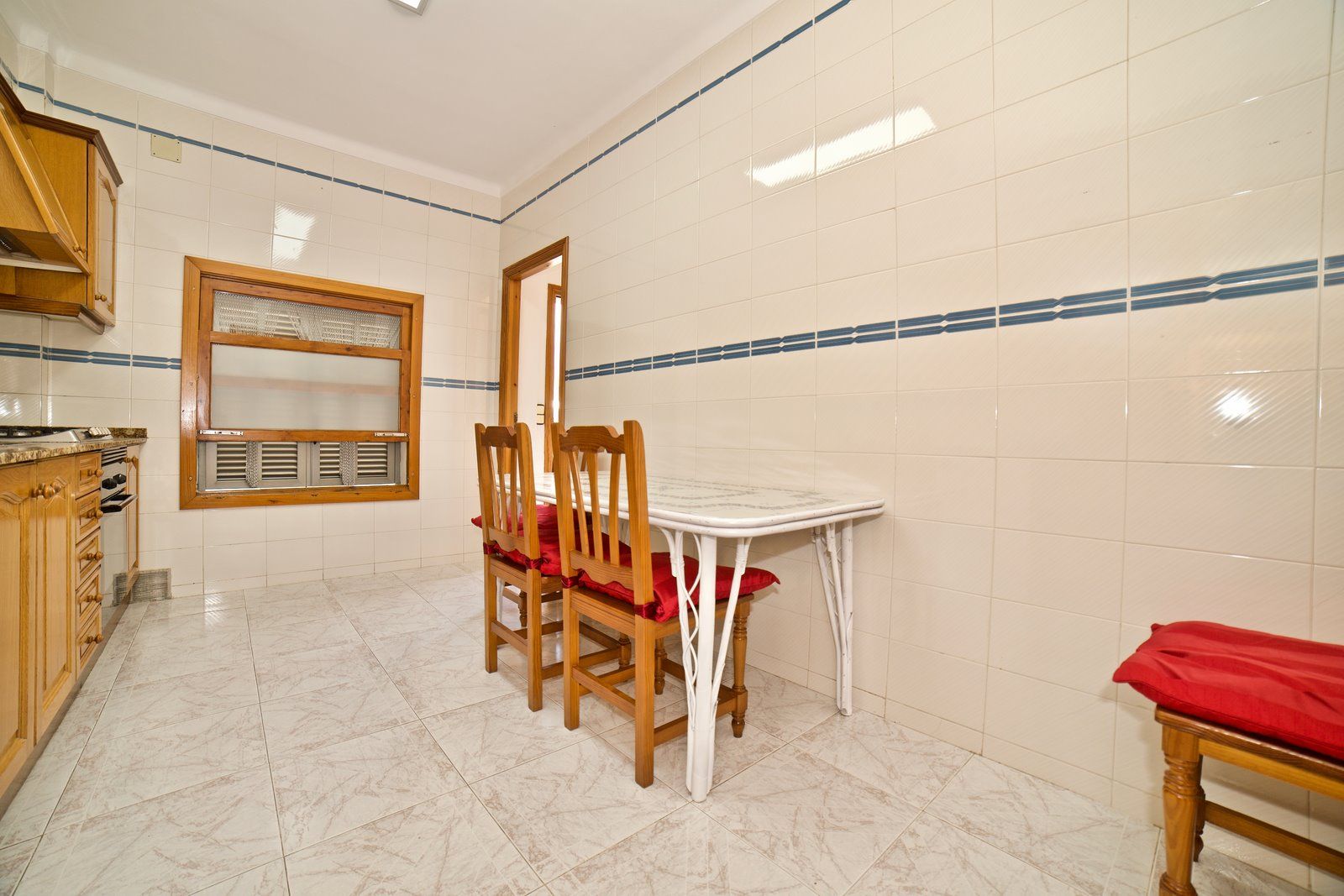 Beachfront Long-Term Rental in Sa Ràpita: 4-Bed Ground Floor Apartment