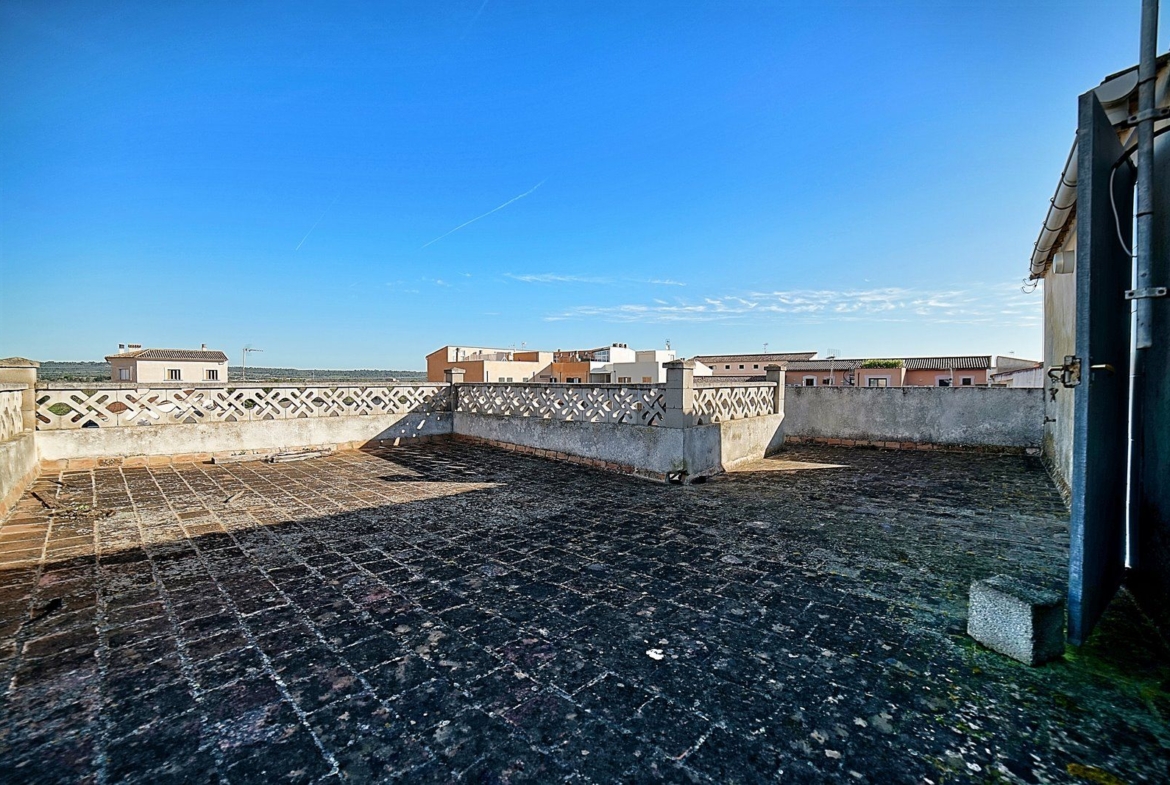 Großzügiges Stadthaus in Campos mit Garage und Terrasse
