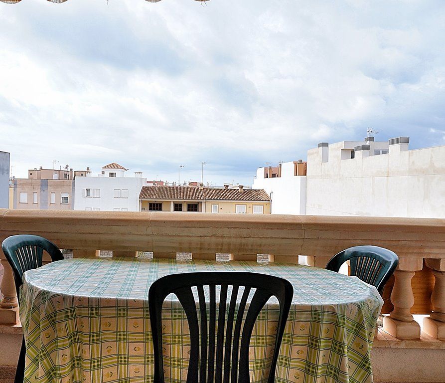 Piso amueblado con terraza y vistas al mar en Colonia de Sant Jordi