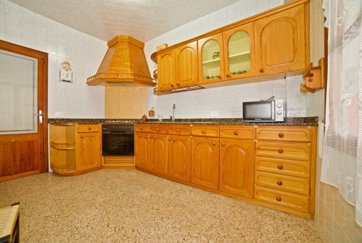 Furnished Apartment with Terrace & Mountain Views for Rent in Montuïri