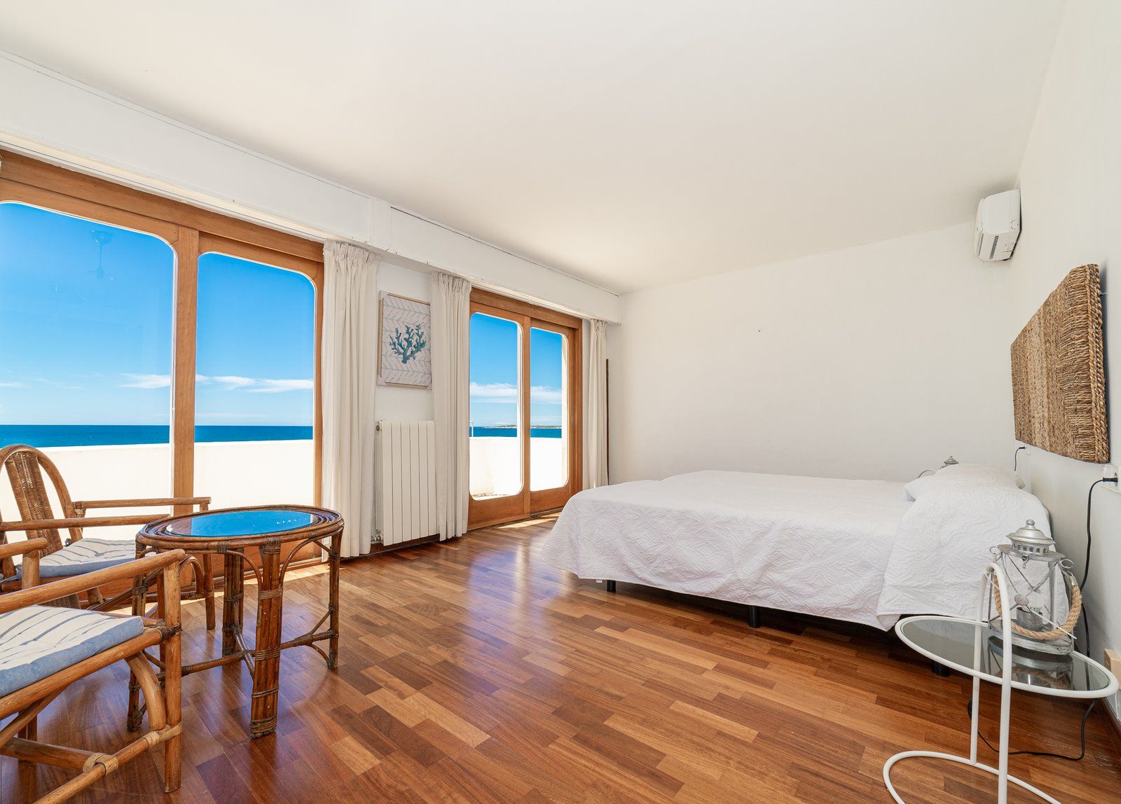 11-1031-Villasyfincasmallorca.jpg Villa en primera línea de mar en Sa Rápita, Campos