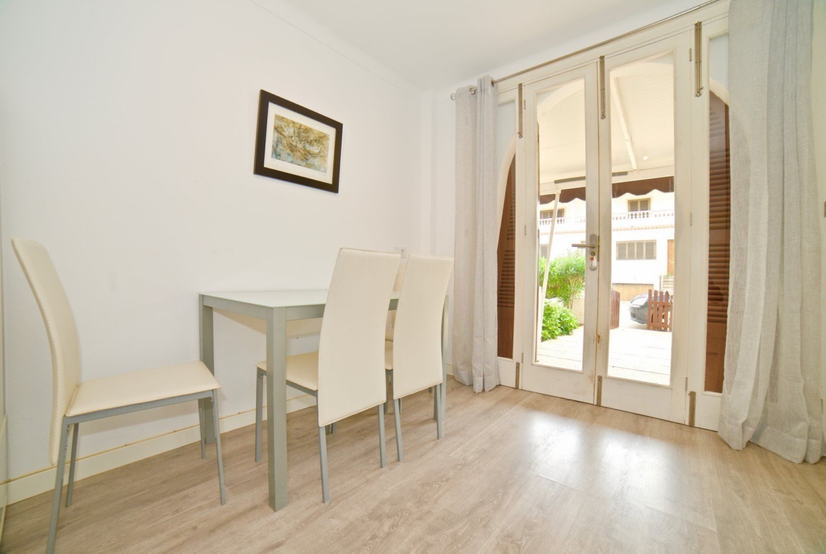 Planta baja reformada con terraza y vistas al mar en Colonia de Sant Jordi