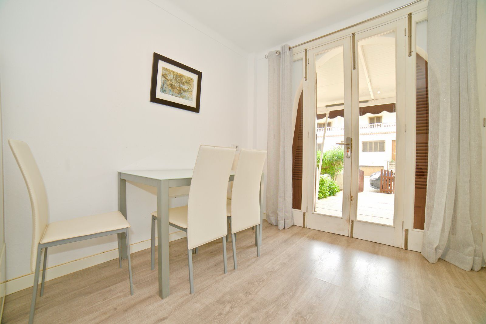 Planta baja reformada con terraza y vistas al mar en Colonia de Sant Jordi