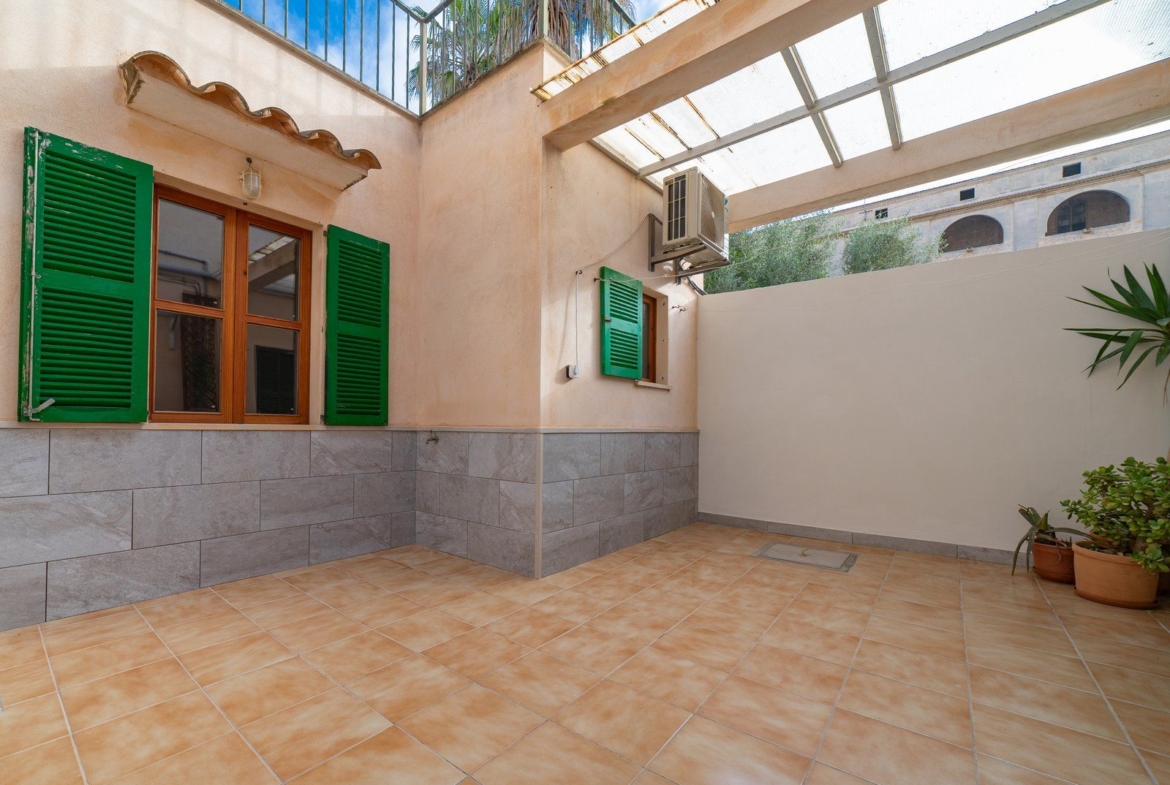 Planta baja reformada con patio en Ses Salines