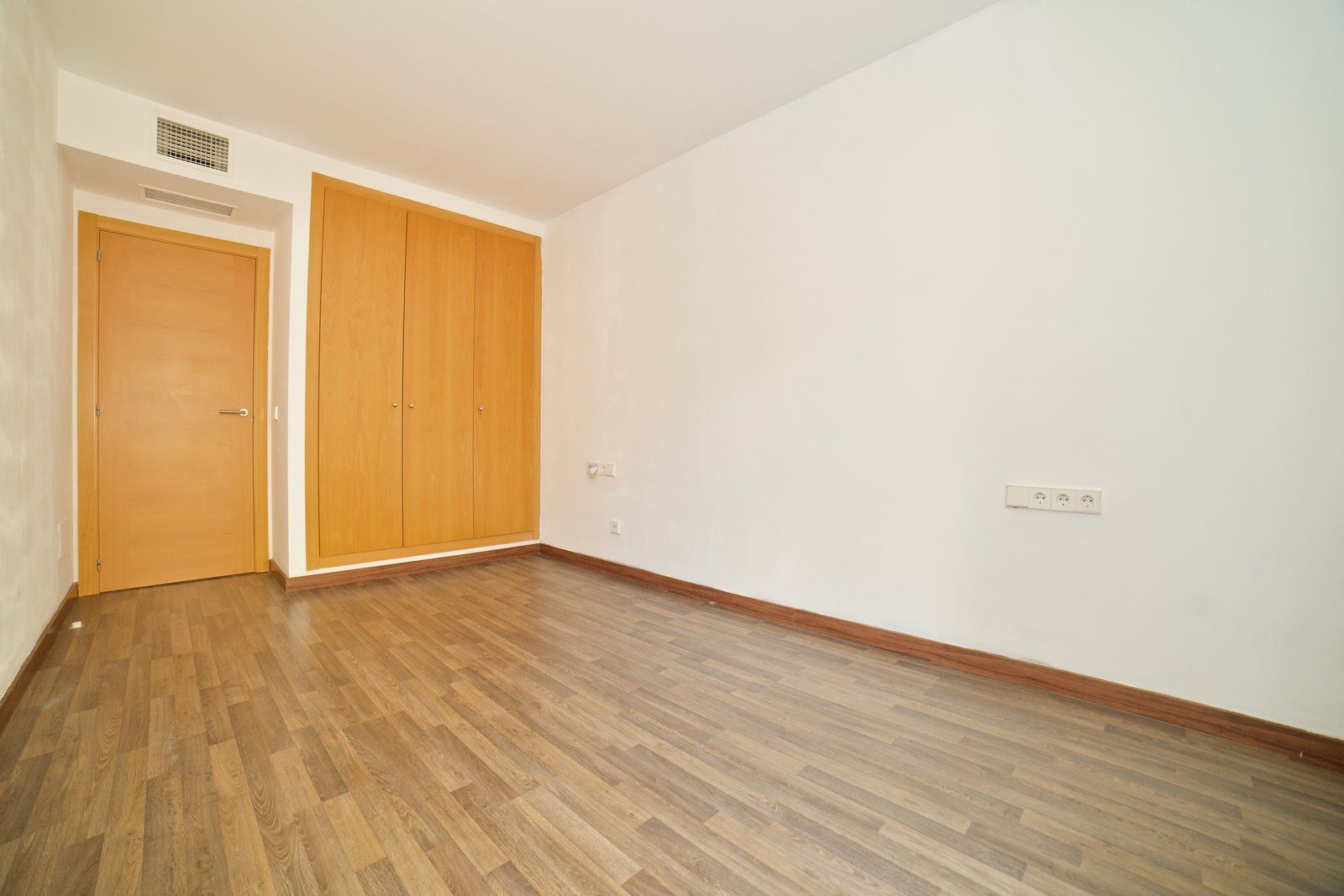 11-2011-Villasyfincasmallorca.jpg Planta baja con terraza y piscina comunitaria en Campos