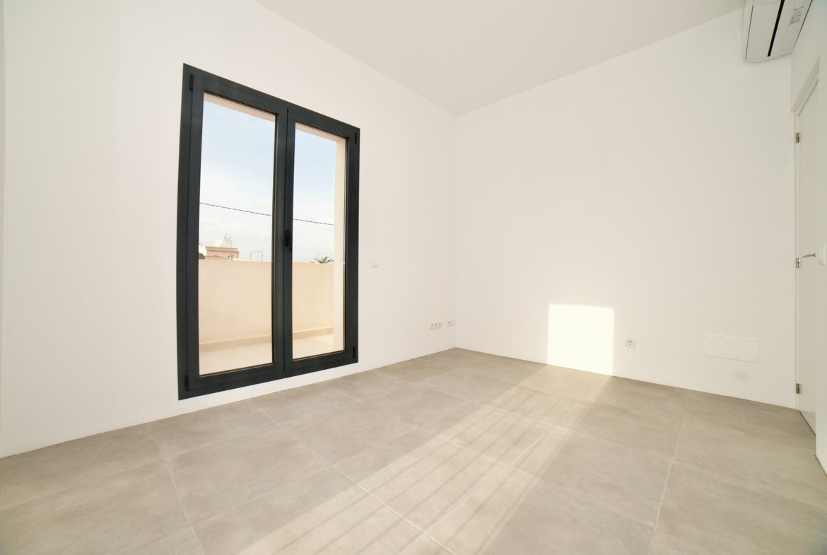 Renovated Townhouse with Garden & Pool in Santanyí