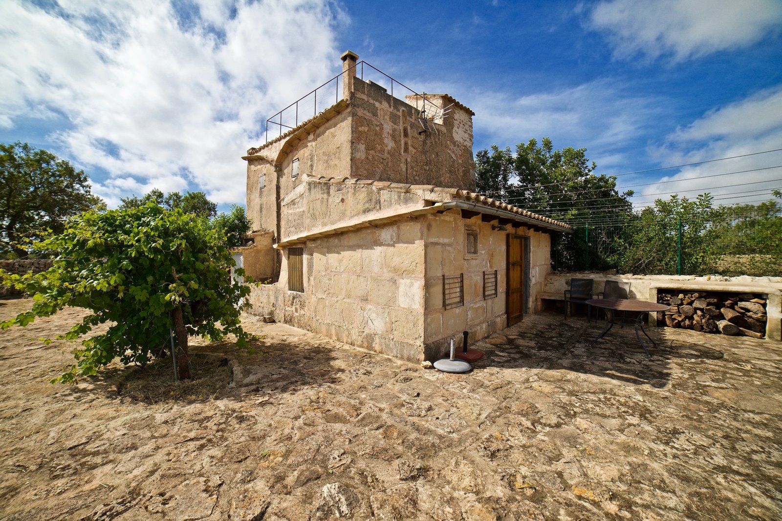 11-909-Villasyfincasmallorca.jpg Country House for Rent in Santanyí – Restored Mill on 15,000 m² Estate