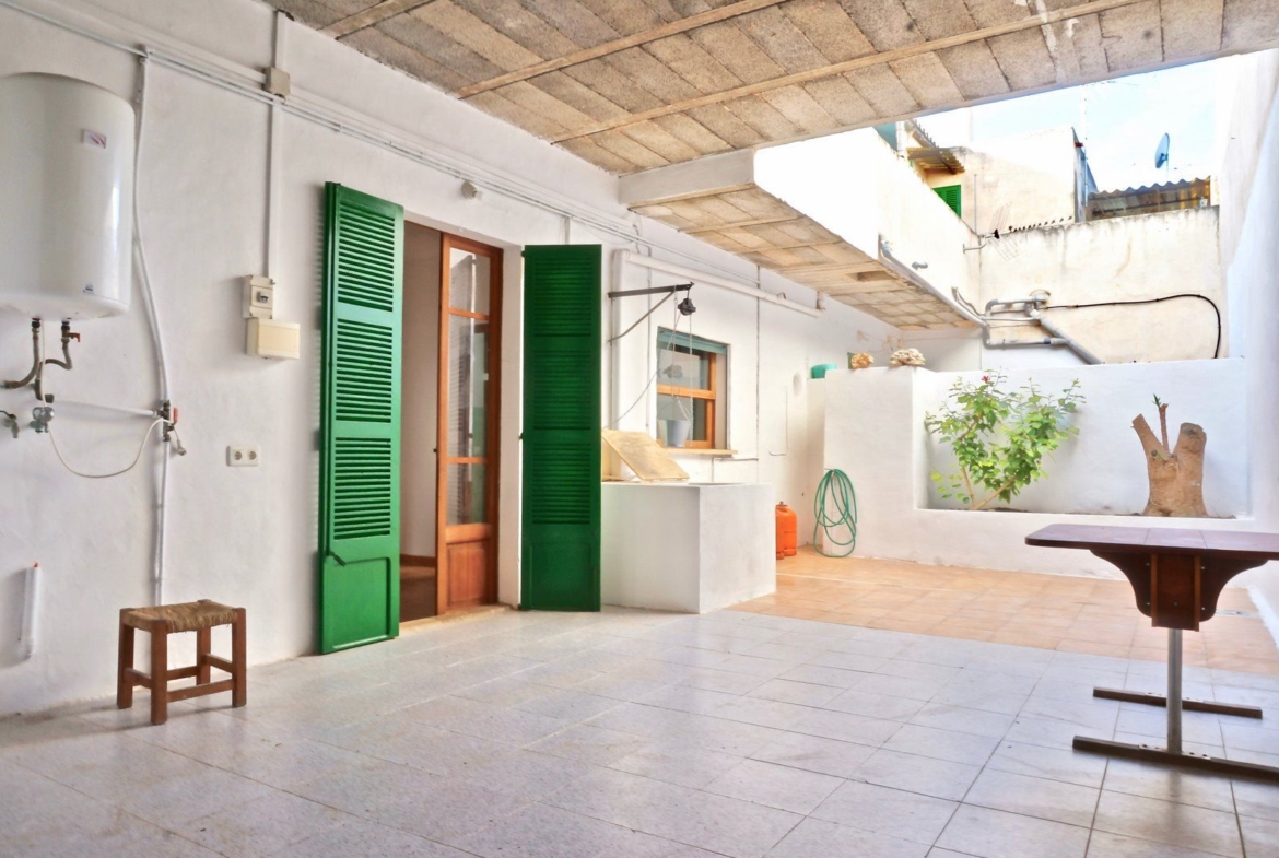 Alquiler casa de pueblo en Ses Salines con gran patio privado