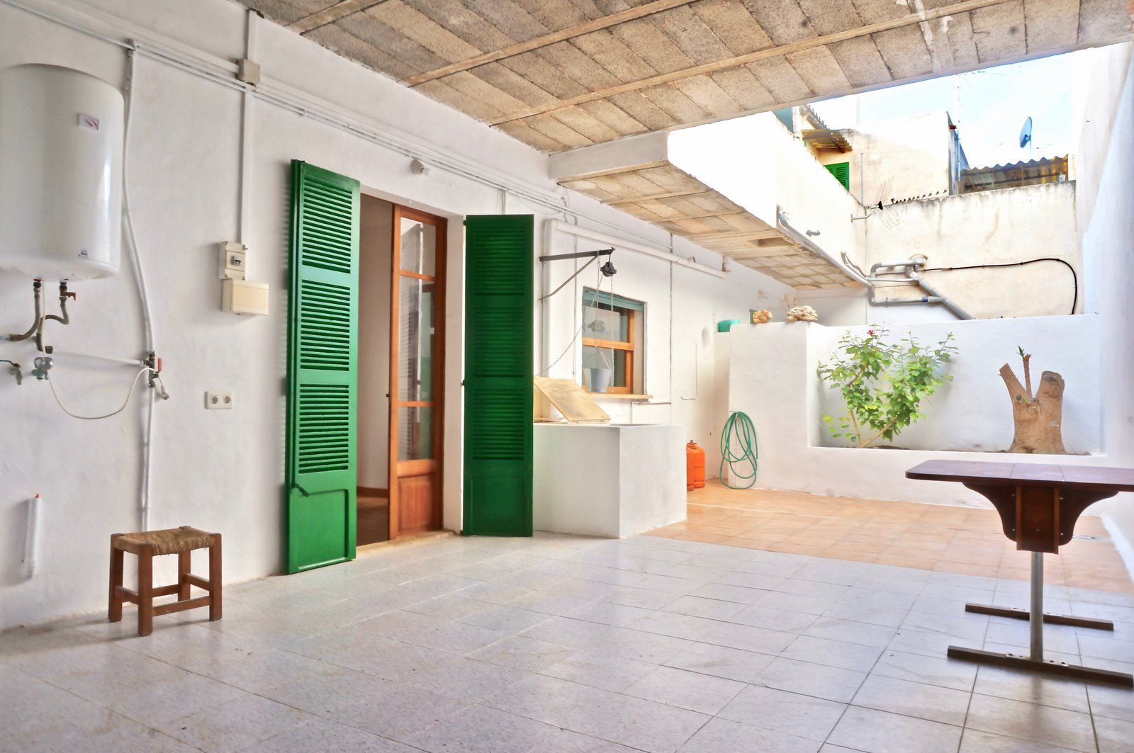 11-971-Villasyfincasmallorca.jpg Alquiler casa de pueblo en Ses Salines con gran patio privado