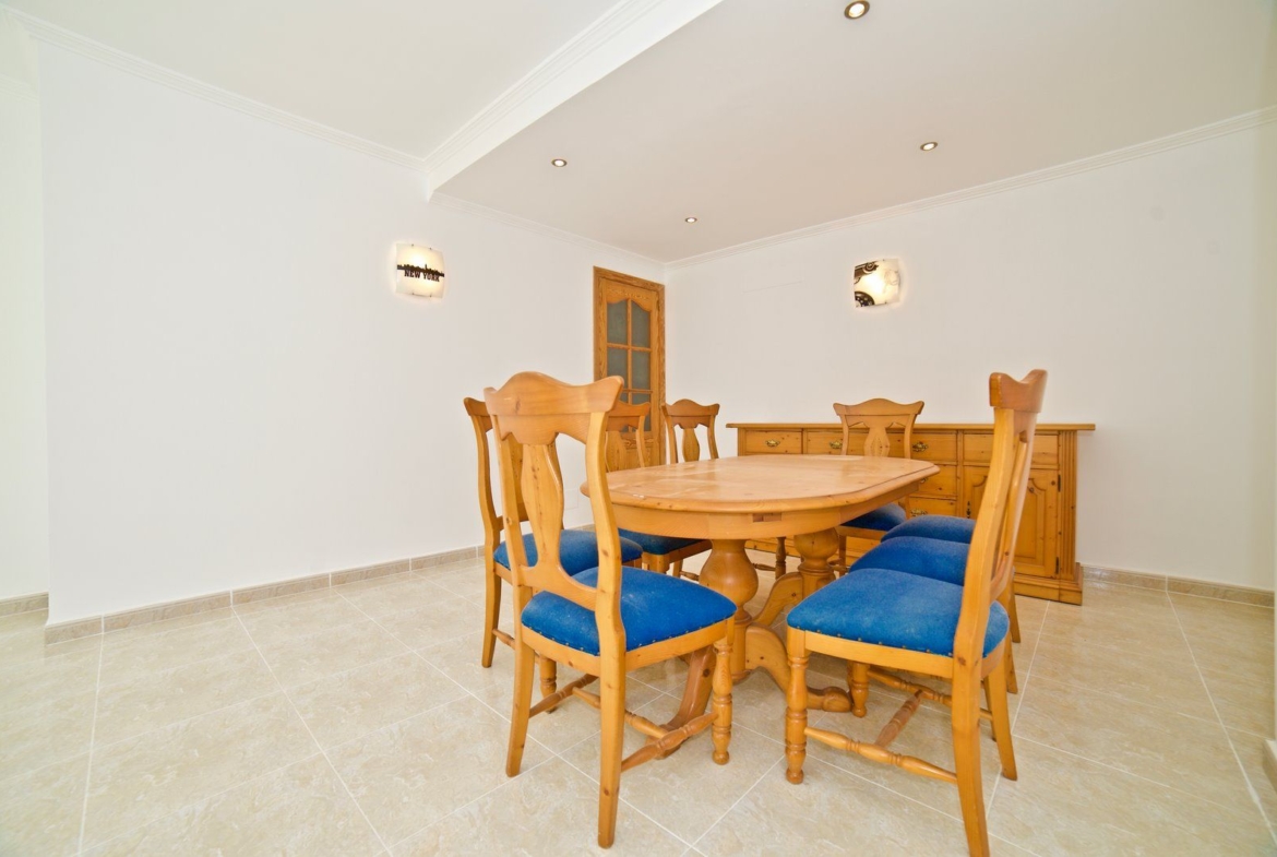 Piso en venta en Campos con gran terraza y 3 habitaciones