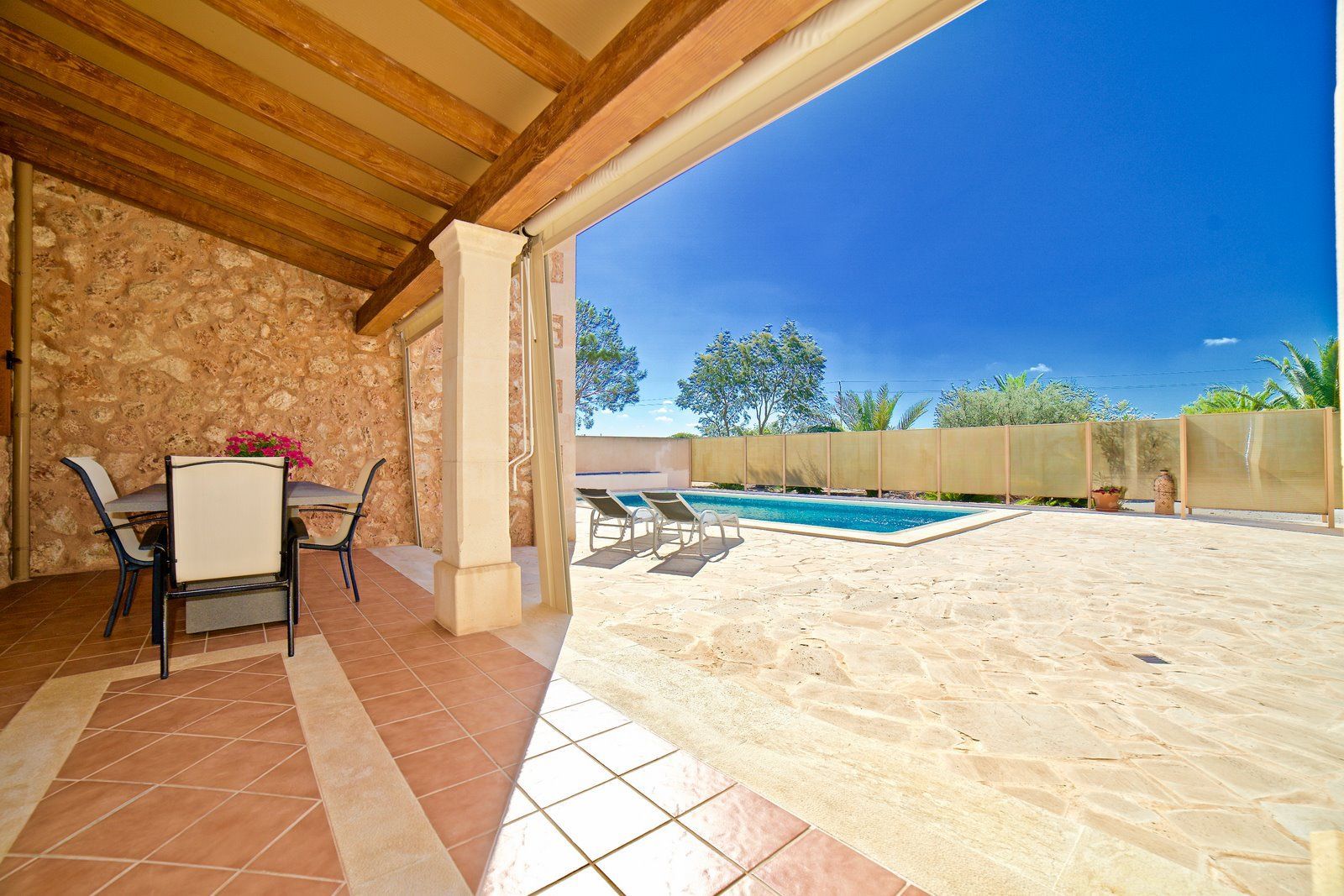 Country Home for Rent with Private Pool Near Campos