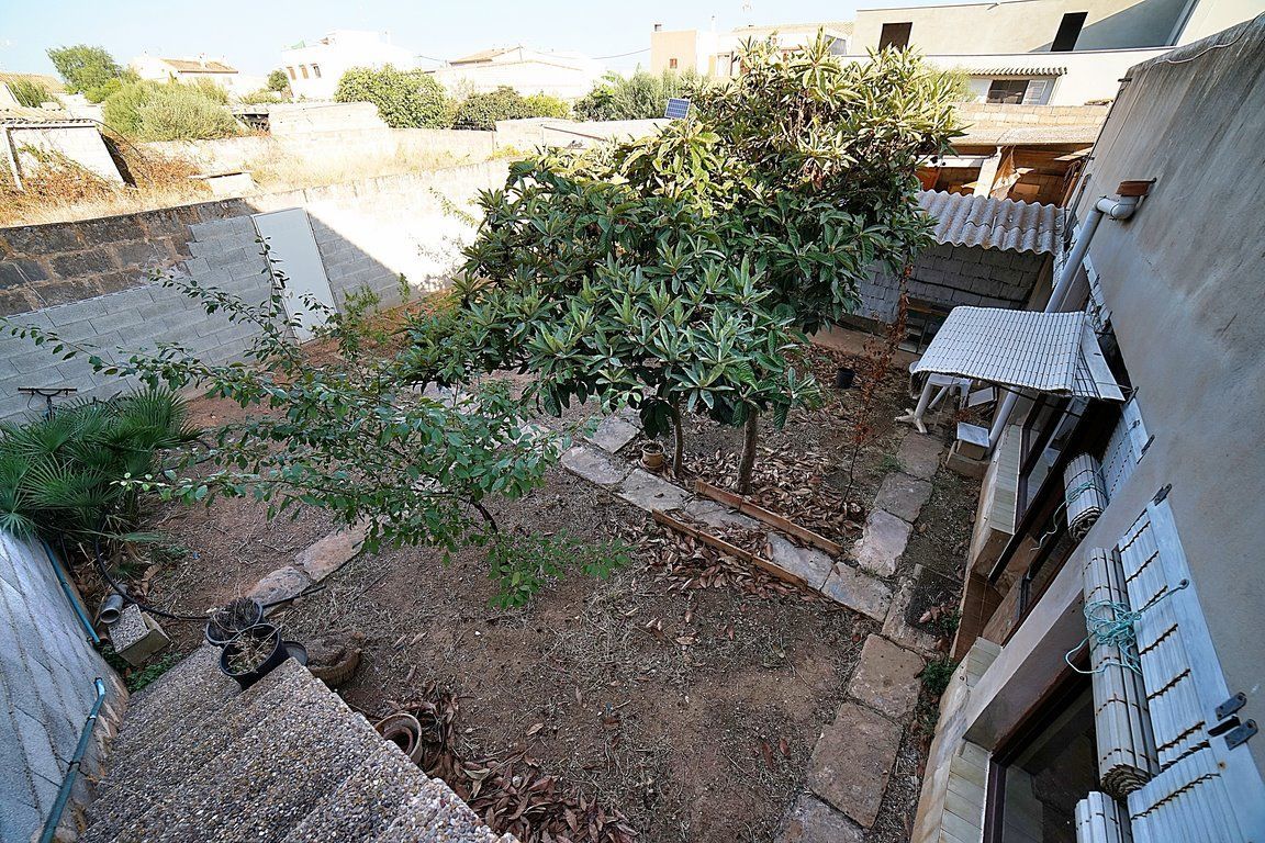 Dorfhaus mit Garten kaufen in Ses Salines – 4 Schlafzimmer