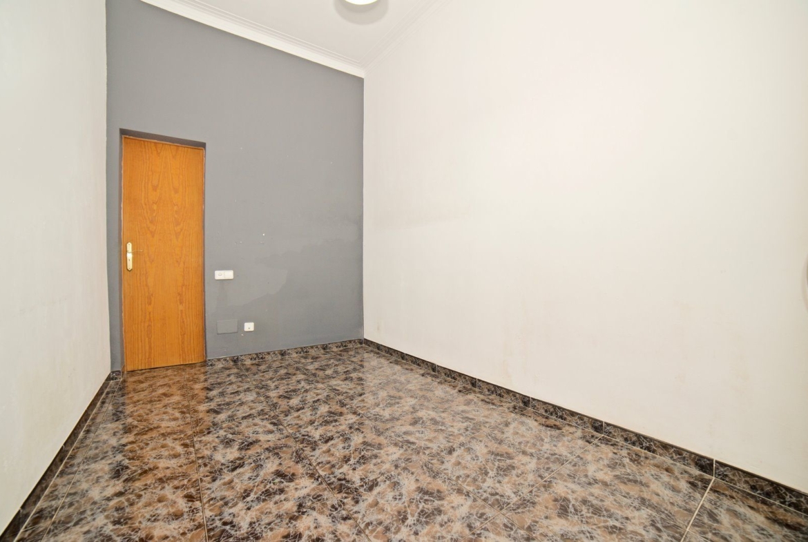 Renoviertes Stadthaus zur Miete in Ses Salines: 150 m² mit Patio