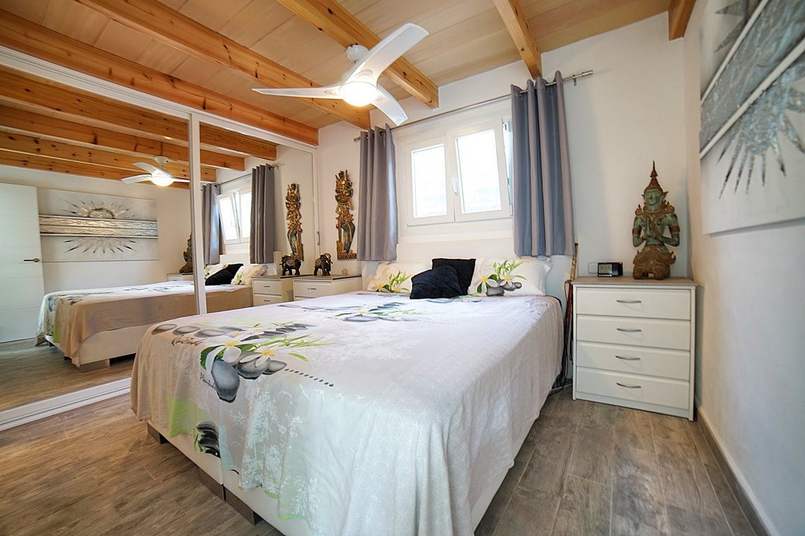 Chalet en Portocristo Novo con piscina y apartamento independiente — 900 m de Cala Anguila