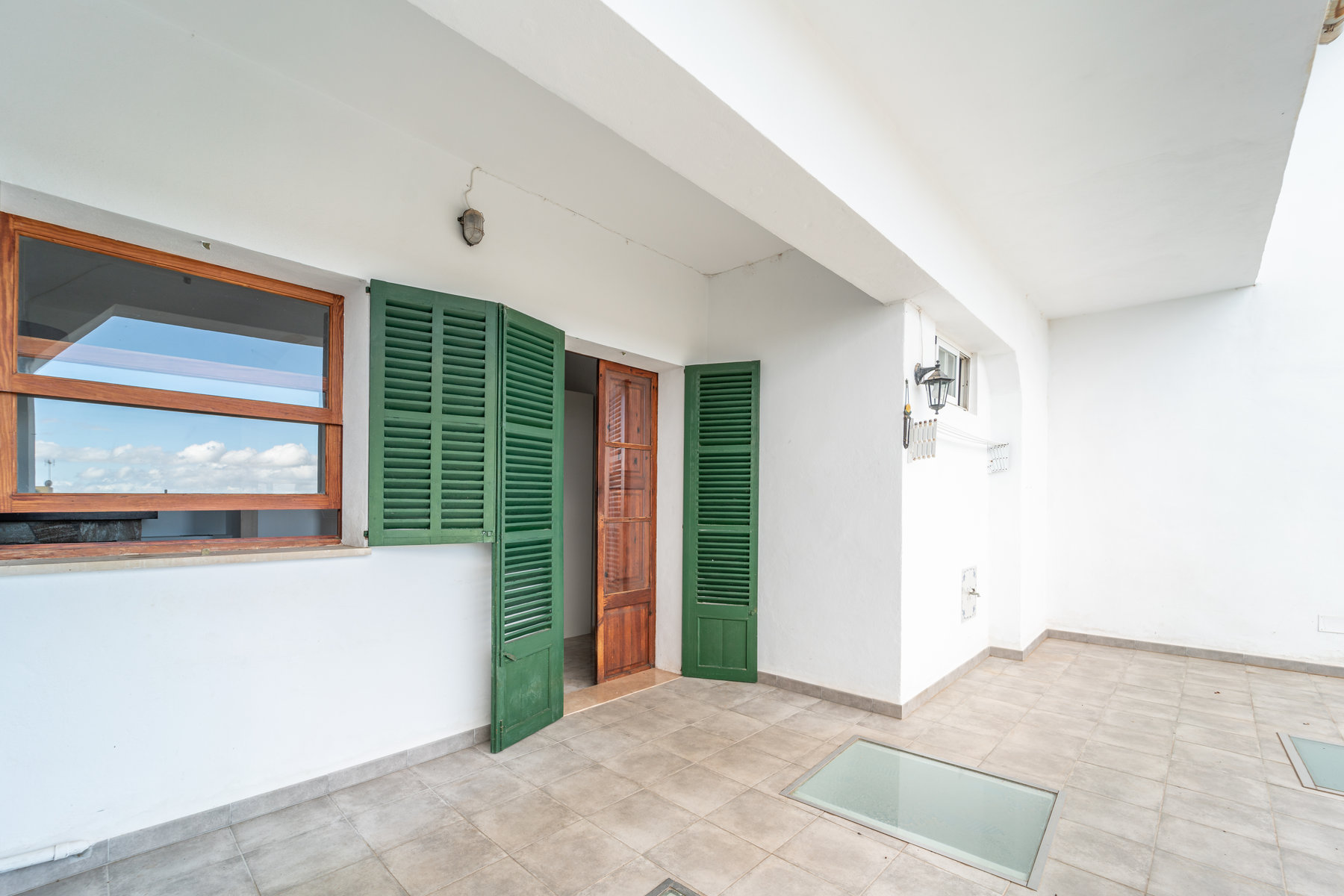 1101-Ground-floor-property-to-rent-with-large-spaces-and-terraces-in-Montuiri.-14.jpg Casa de pueblo en alquiler en Montuïri con terraza y chimenea