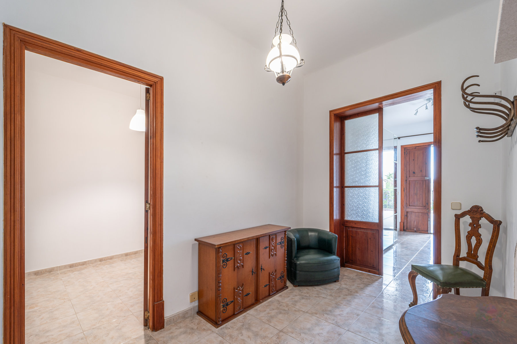 1101-Ground-floor-property-to-rent-with-large-spaces-and-terraces-in-Montuiri.-16.jpg Casa de pueblo en alquiler en Montuïri con terraza y chimenea